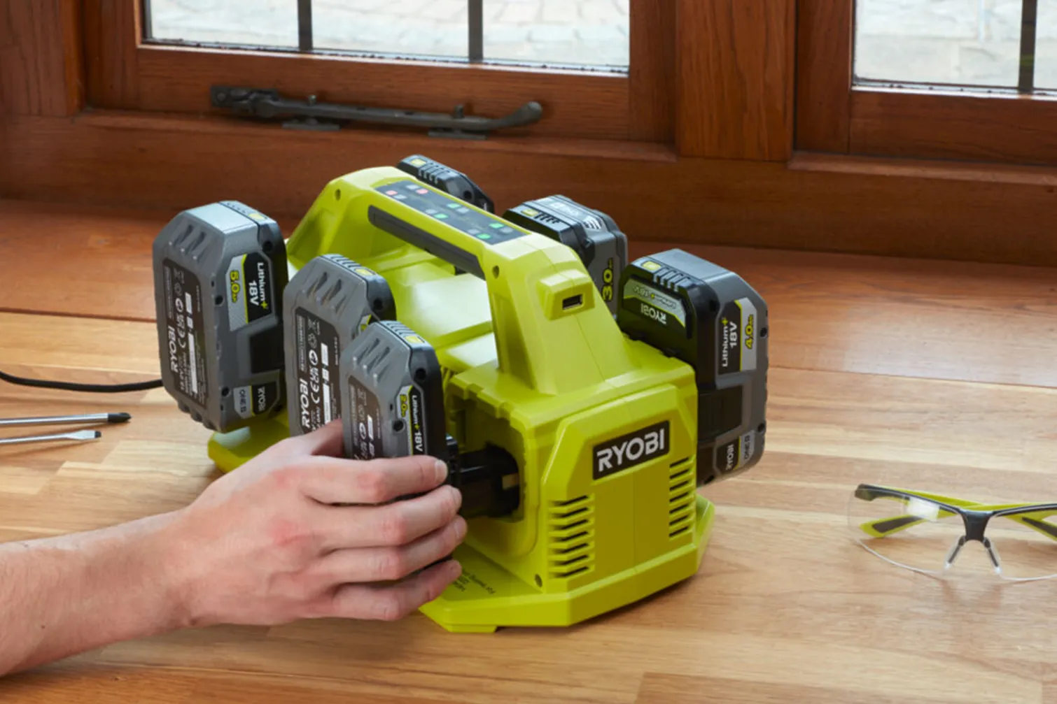 Ładowarka Ryobi ONE+ RC18640