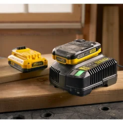 2 akumulatory 18V 2,0Ah i ładowarka Stanley Fatmax V20 SFMCB12D2