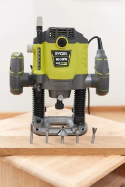 Frezarka górnowrzecionowa Ryobi RRT1600-K