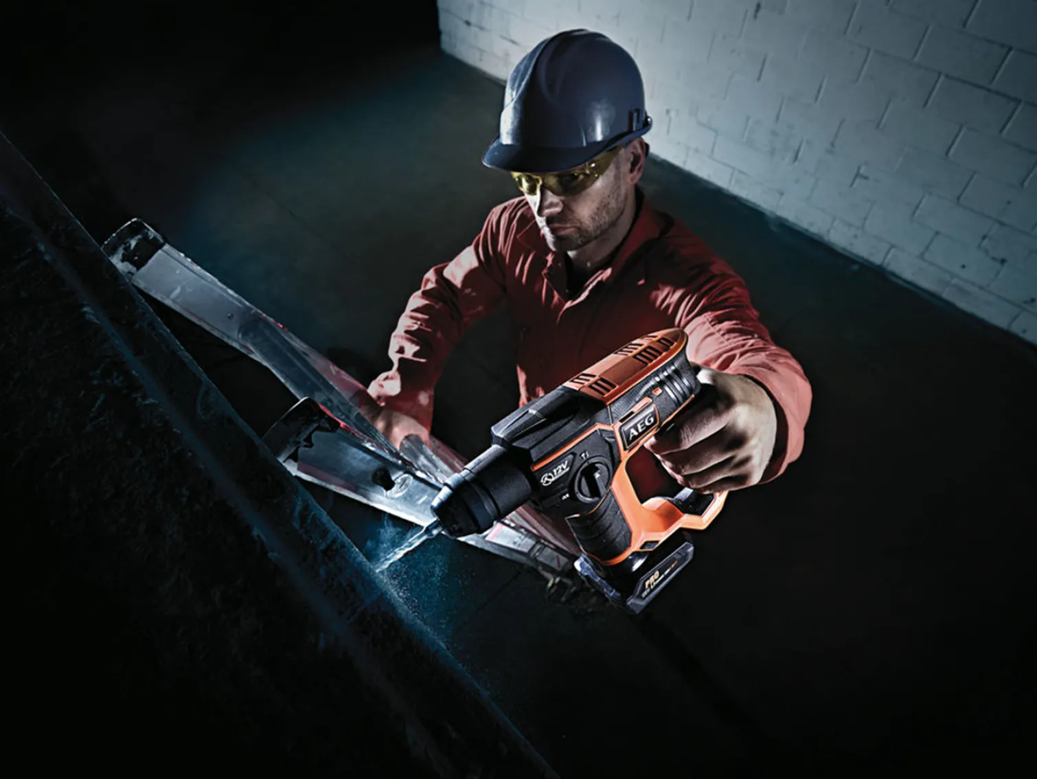 Mini młotowiertarka AEG BBH12-0