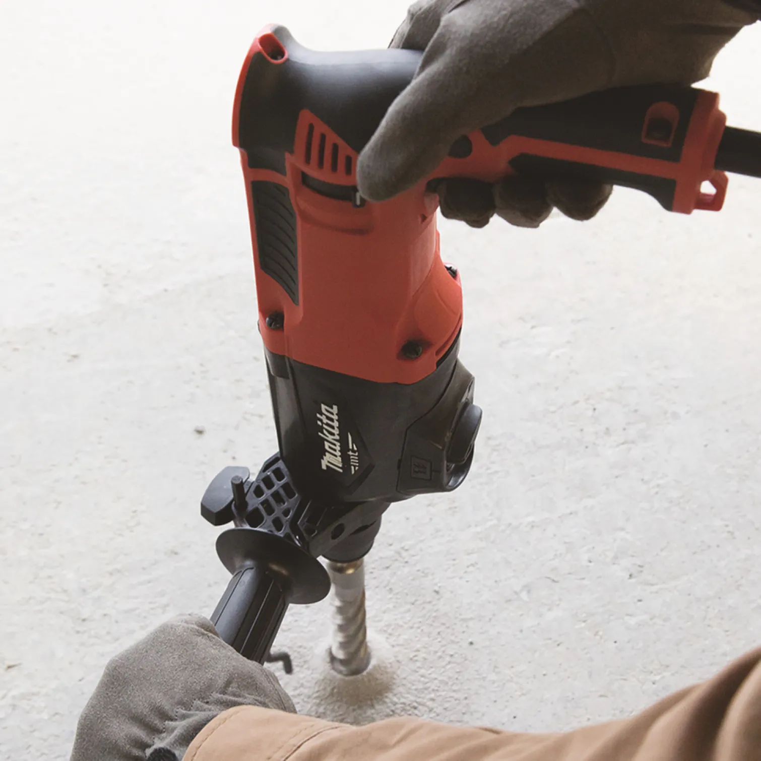 Młotowiertarka Makita MT M8701B