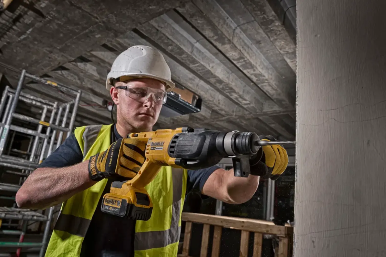 Młot udarowo-obrotowy DeWalt DCH133NT