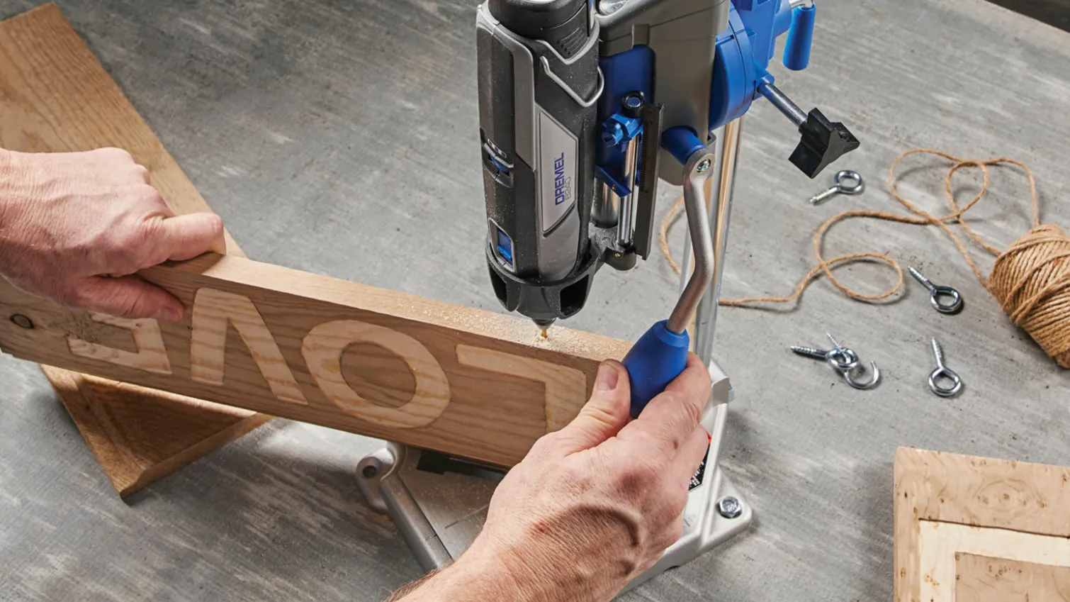 Multiszlifierka akumulatorowa Dremel 8240-3/45 EU