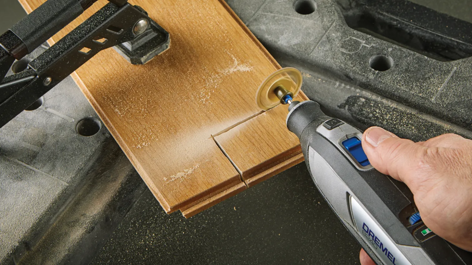 Multiszlifierka akumulatorowa Dremel 8240-3/45 EU