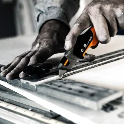 Nóż uniwersalny CarbonMax ze składanym ostrzem Fiskars 1027224