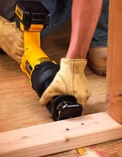 Piła szablasta DeWalt DCS380N