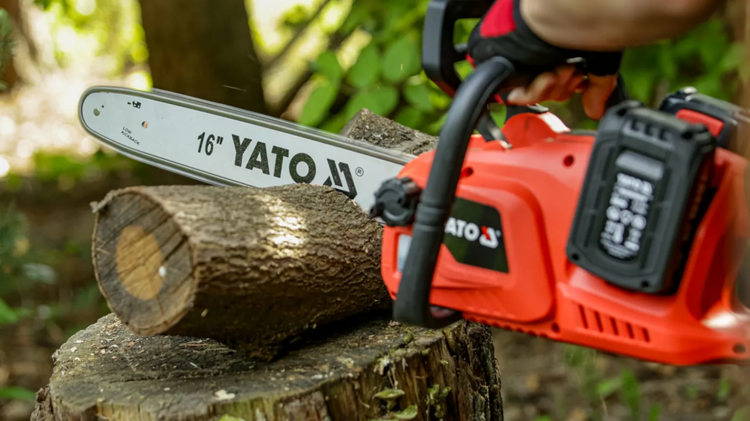 Pilarka łańcuchowa Yato YT-828131 2x4.0Ah