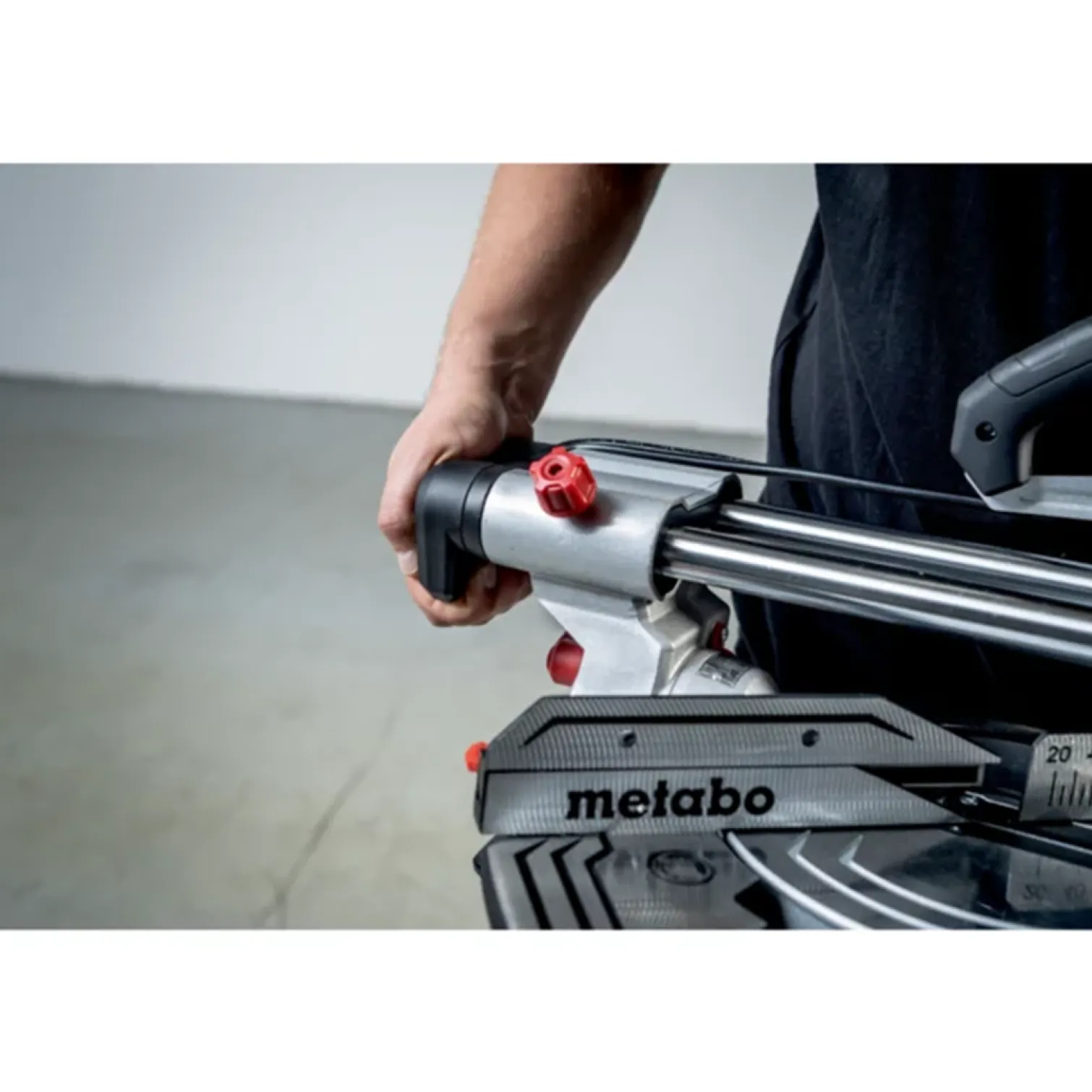 Pilarka ukośnica ze stołem Metabo KGS 254 M + KSU 251