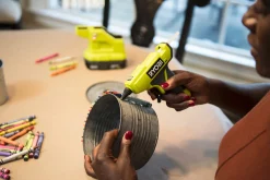 Pistolet do klejenia Ryobi ONE+ RGLM18-0