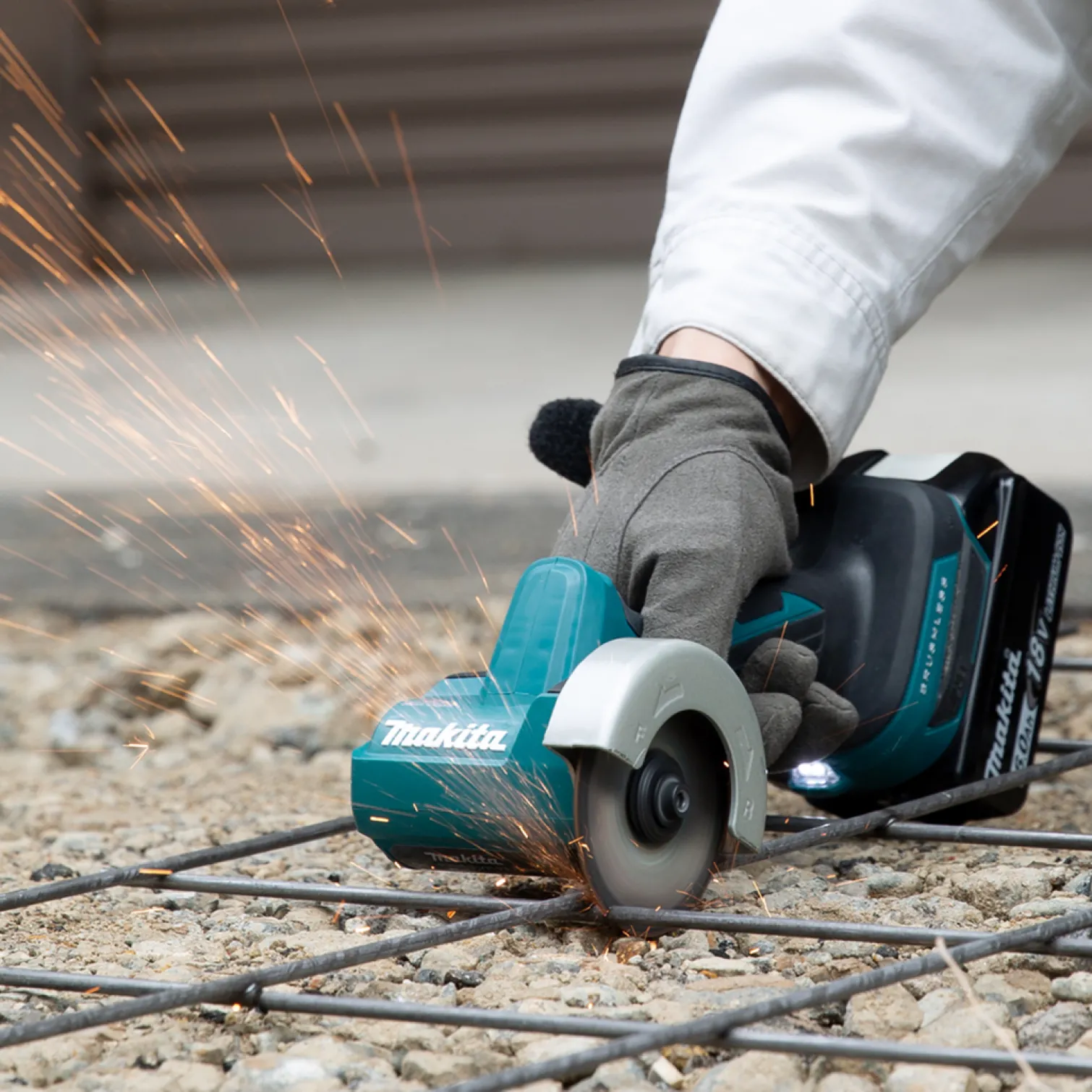 Przecinarka do glazury Makita DMC300RTJ 2x5,0Ah MAKPAC 2