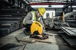 Przecinarka tarczowa do metalu DeWalt D28730