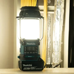 Radio Bluetooth z lampą Makita DMR056