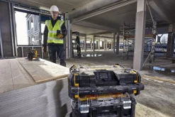 Radio budowlane z ładowarką DeWalt TSTAK DWST1-81078