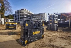 Radio budowlane z ładowarką DeWalt TSTAK DWST1-81078
