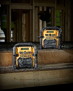 Radio sieciowe/akumulatorowe DeWalt DCR019