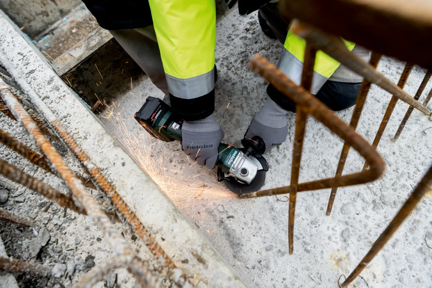 Szlifierka kątowa Metabo W 18 L 9-125 Quick 3x4.0Ah