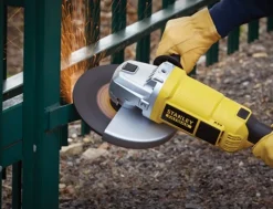 Szlifierka kątowa Stanley FME841