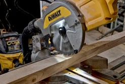 Ukośnica DeWalt DWS777