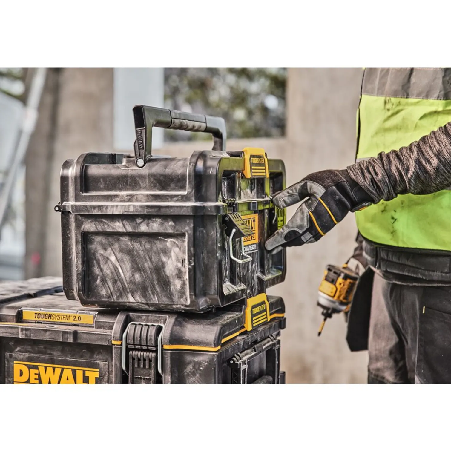 Walizka/ładowarka ToughSystem 2.0 DeWalt DWST83471