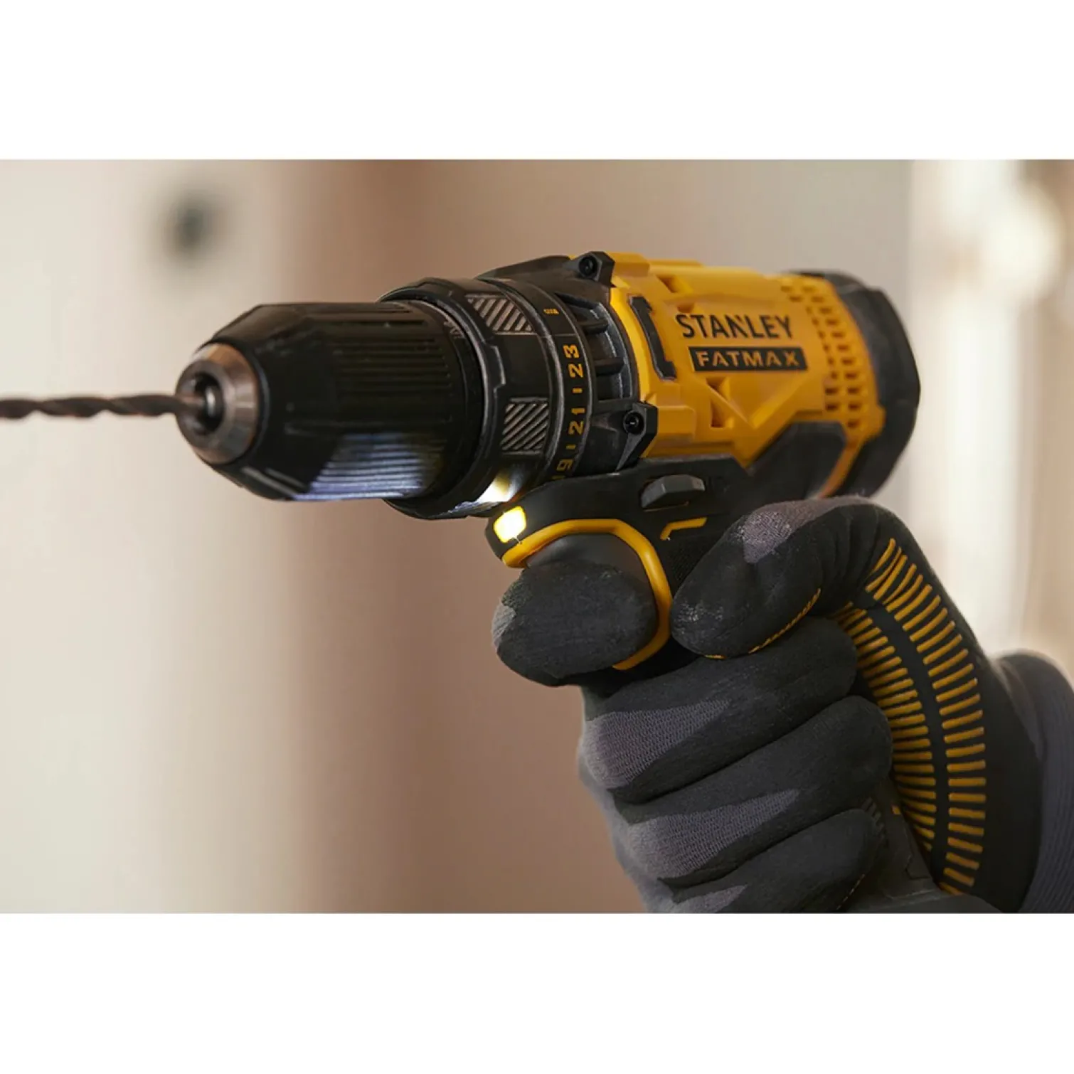 Wiertarko-wkrętarka Stanley FatMax V20 SFMCD700C2S 2x1,5Ah
