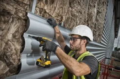 Wkrętak do wkrętów samowiercących DeWalt DCF622N
