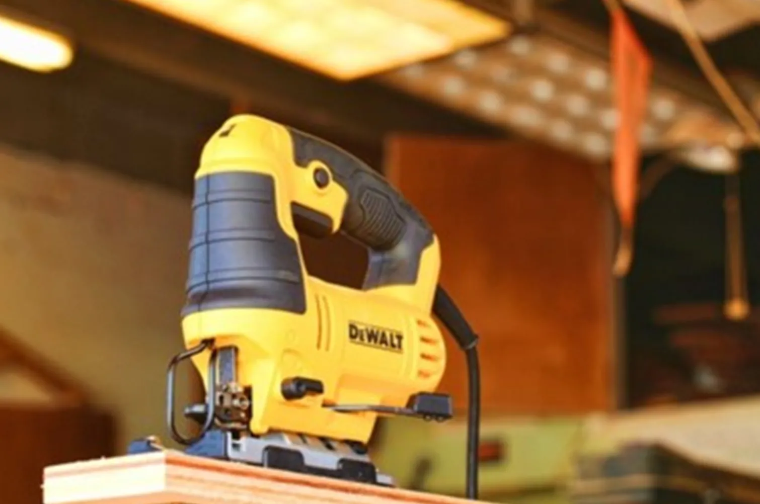 Wyrzynarka DeWalt DWE349