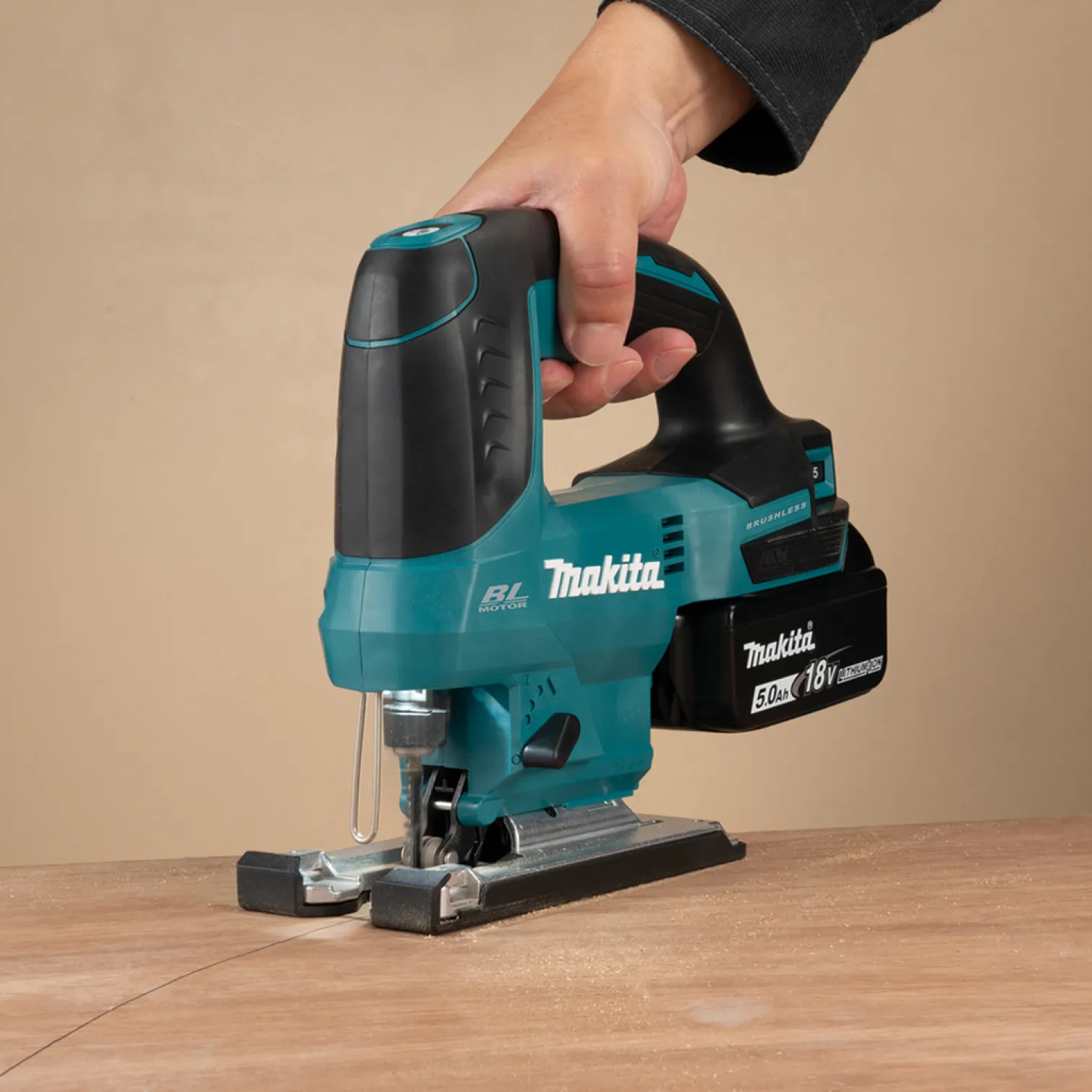 Wyrzynarka Makita DJV184RFJ