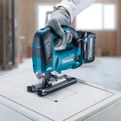 Wyrzynarka Makita XGT JV002GD201 2x2,5Ah MAKPAC 3