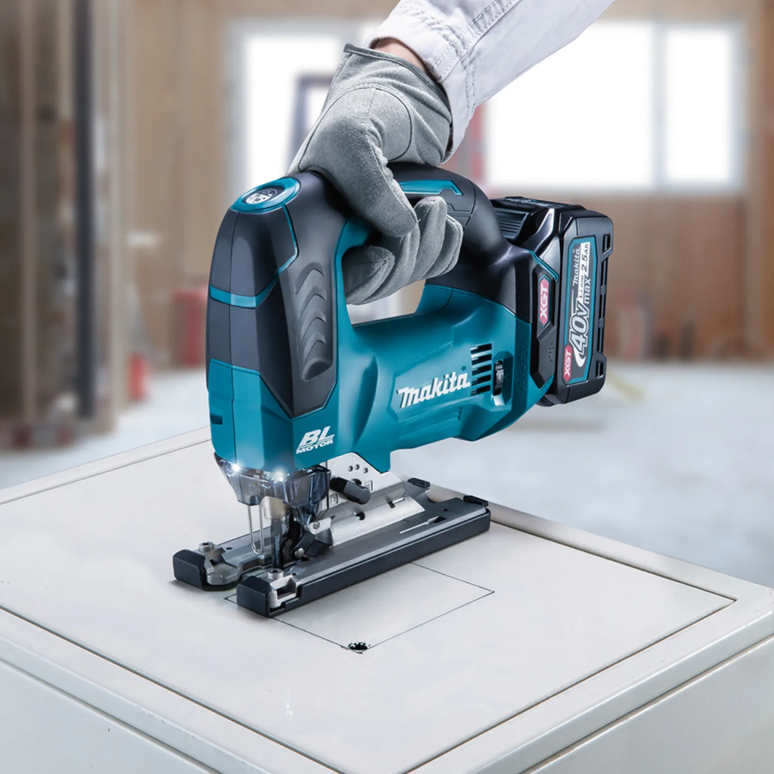 Wyrzynarka Makita XGT JV002GD201 2x2,5Ah MAKPAC 3