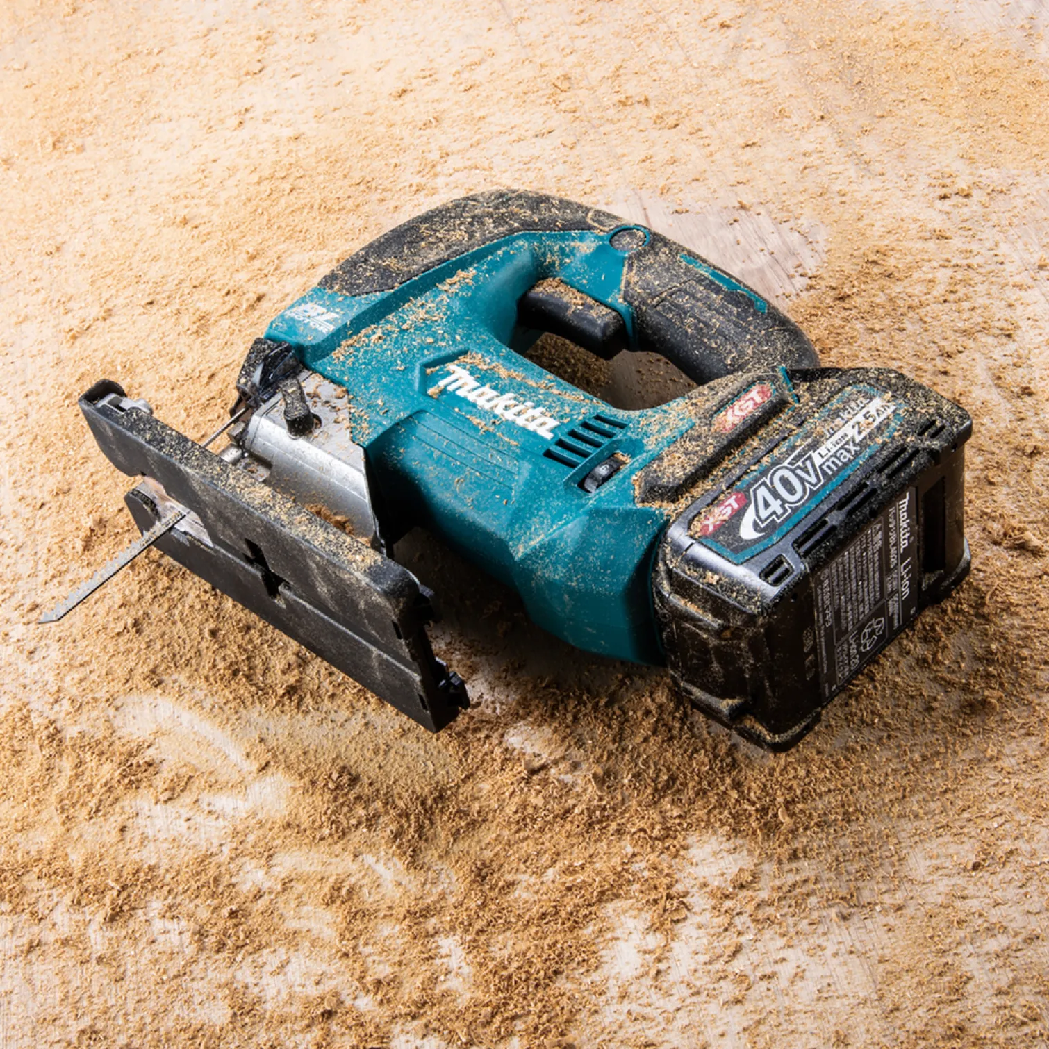 Wyrzynarka Makita XGT JV002GD201 2x2,5Ah MAKPAC 3