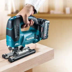 Wyrzynarka Makita XGT JV002GZ