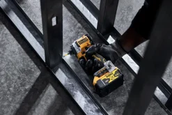 Zakrętarka udarowa DeWalt DCF850NT
