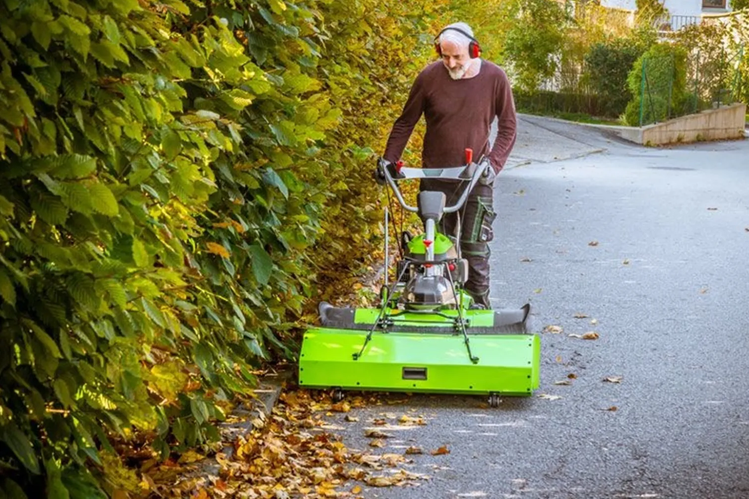Zamiatarka spalinowa z napędem Zipper ZI-KM1000